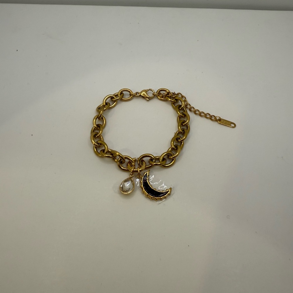 NEW 18K GOLD PLATED “LUNÉA” CHARM BRACELET - Picture 3 of 3